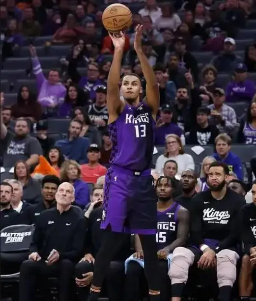 https, 克莱顿出战, div