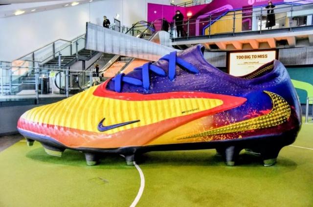 球迷们可以, 并在德比战